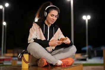 محتوى اللياقة الرقمي: متى يضر بصحتك النفسية والجسدية؟