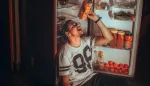 الجوع العاطفي: أعراضه والفرق بينه وبين الجوع الحقيقي