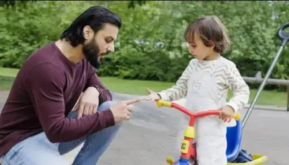 تطور الأطفال: إجابات لأسئلة الآباء حول نمو الصغار