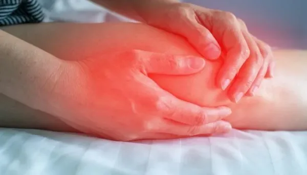 أسباب ارتشاح الركبة وأعراضه وطرق علاجه
