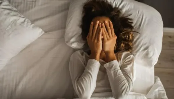 التفكير الزائد قبل النوم: أسبابه وطرق علاجه