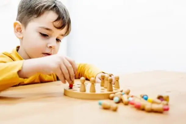 علامات التوحد المبكرة عند الرضع