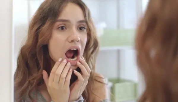 لزوجة اللعاب: أسبابها، تشخيصها، وطرق علاجها