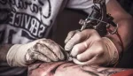 تلوث أحبار الوشم بالبكتيريا ومخاطر العدوى