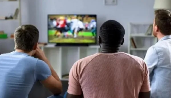 مشاهدة الأحداث الرياضية على التلفاز ودورها في إنقاص الوزن