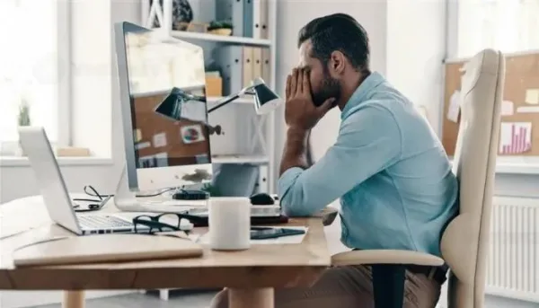 مخاطر الجلوس المطول على صحة الجسم