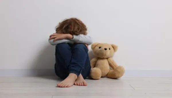 أعراض الاكتئاب والقلق لدى الأطفال وطرق العلاج