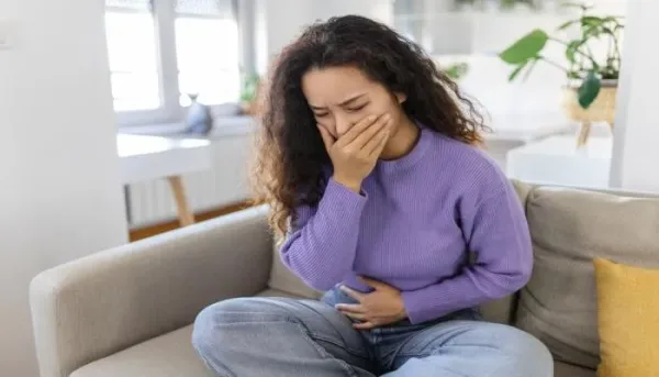 ألوان القيء ودلالاتها المرضية وطرق علاجها