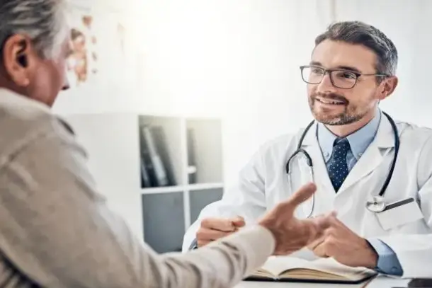 تكتشف هذه المقالة الأثر العميق لكلمات الأطباء على الحالة النفسية للمرضى، وتوضح العبارات التي يجب تجنبها لتعزيز التواصل…
