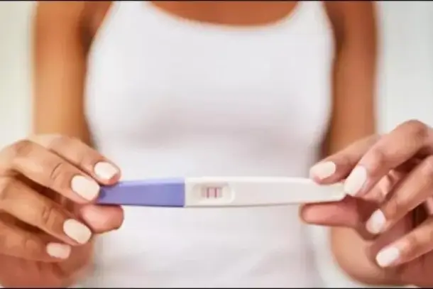 توضيح العلاقة بين دواء ميوسينكس ومادة جوايفينيسين وتأثيرهما المحتمل على الخصوبة وفرص الحمل.
