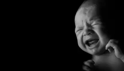 مخاطر تقبيل الأطفال حديثي الولادة الصحية