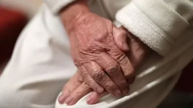 دواء ضغط الدم يخفف رعاش مرضى باركنسون