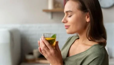 الشاي الأخضر يقلل تلف الدماغ لدى كبار السن