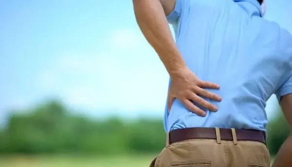الاكتئاب وآلام أسفل الظهر: العلاقة والأسباب