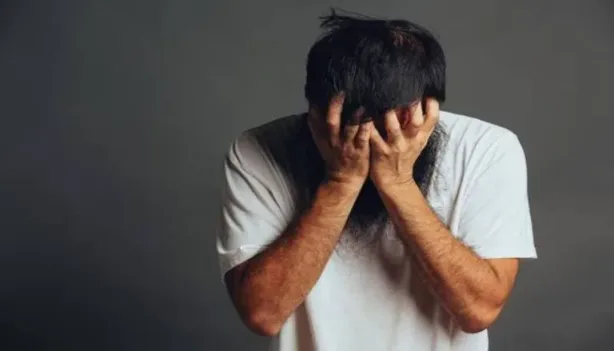 الاكتئاب وآلام أسفل الظهر: العلاقة والأسباب