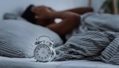 تأثير السهر بعد منتصف الليل على الصحة النفسية