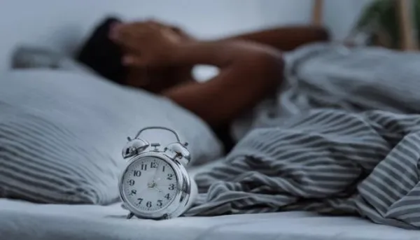 تأثير السهر بعد منتصف الليل على الصحة النفسية