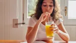 مخاطر حمية العصائر على صحة الأمعاء والفم