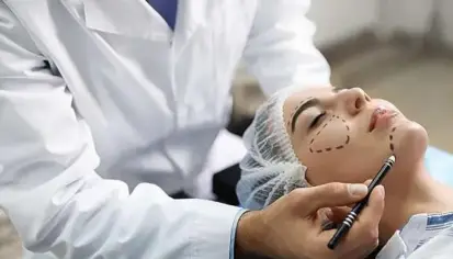 الوجه الأوزيمبيك: الأسباب وطرق العلاج التجميلي