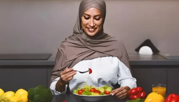 إدارة الوزن وخسارة الدهون بعد الخمسين في رمضان