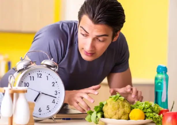 الصيام المتقطع: فوائده الصحية وتشابهه مع صيام رمضان