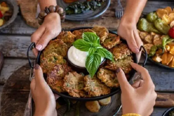 فهم العلاقة بين الصيام الطويل وارتفاع مستويات هرمون الجريلين الذي يحفز الشعور بالجوع.