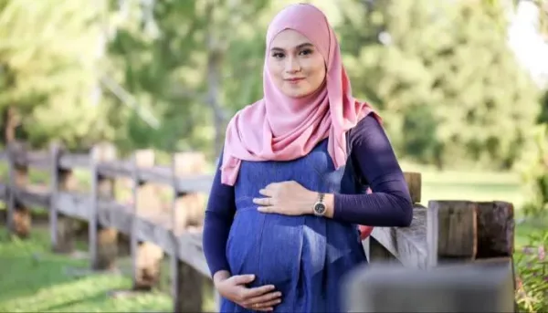 الصيام في الحمل: دراسات حديثة وتوصيات طبية