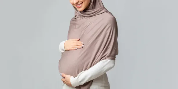 الصيام في الحمل: دراسات حديثة وتوصيات طبية