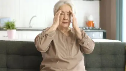 الجلوس المطول يزيد خطر الإصابة بألزهايمر