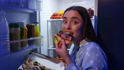 كيف تسيطر على رغبة الأكل في منتصف الليل