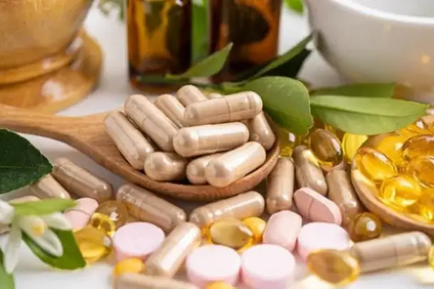 اكتشف كيف تدعم صحة الكبد بالفيتامينات الأساسية مثل فيتامين ب ود، وفوائد القهوة والشاي الأخضر، مع تجنب الأخطاء الشائعة…