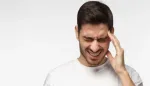 العوامل البيئية والمناخية التي تزيد الصداع صيفاً