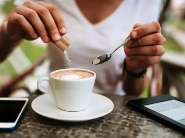 تأثيرات الامتناع عن السكر على الوجه والجسم خلال أسبوعين