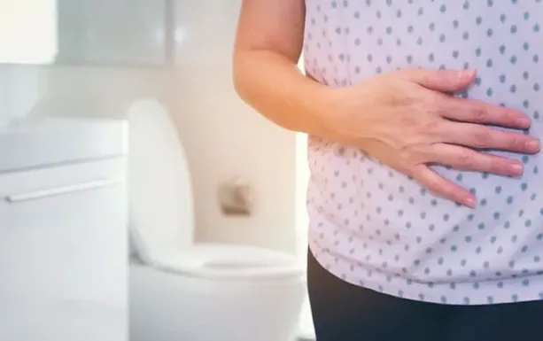 عادات صحية بسيطة للوقاية من الإمساك المزمن
