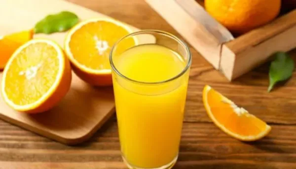 مخاطر عصير الفاكهة الصباحي وتأثيره على الصحة