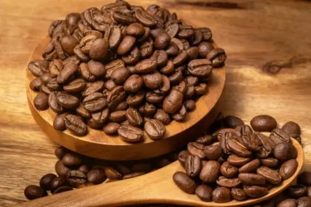 اكتشف كيف يمكن للروائح النباتية مثل النعناع وإكليل الجبل أن تمنحك طاقة وتركيزاً عالياً. تجنب مخاطر الكافيين واستفد من…