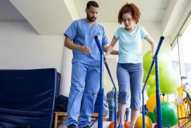 فهم آليات عمل البلعميات في التصلب المتعدد وتأثيرها على مسارات الالتهاب والإصلاح العصبي.