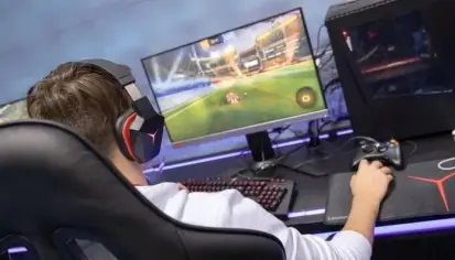 تأثير ألعاب الفيديو لأكثر من 10 ساعات أسبوعياً