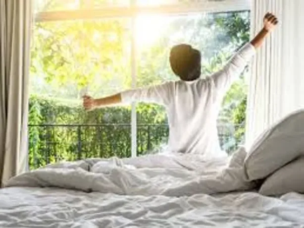 لماذا نستيقظ طبيعياً كل صباح؟ دور هرمون الكورتيزول