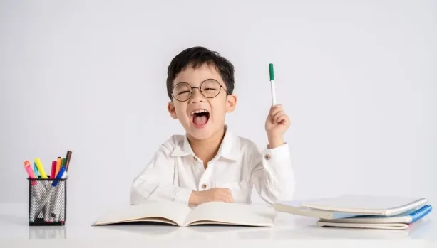 الكتابة باليد: تحفيز الدماغ وتعزيز الإبداع