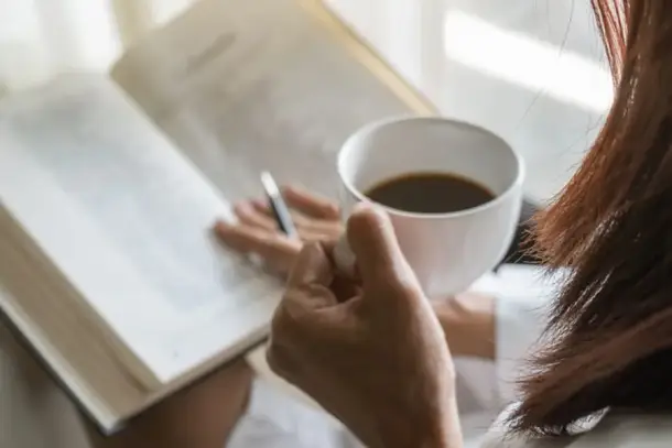 دراسات علمية تؤكد أن الكتابة اليدوية تنشط خلايا الدماغ وتعزز التواصل بينها، مما يدعم الإبداع والذاكرة."…
