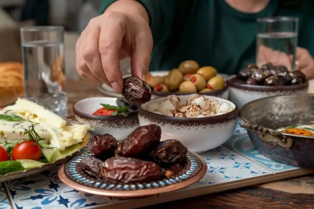 العوامل المحفزة للتغيير الغذائي في رمضان