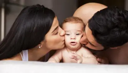 مخاطر تقبيل المواليد الجدد على صحتهم