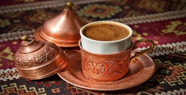 صداع عيد الفطر: العودة الآمنة للكافيين بعد رمضان