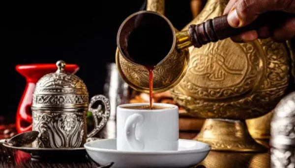 صداع عيد الفطر: العودة الآمنة للكافيين بعد رمضان