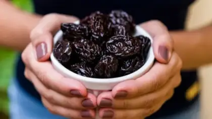 فوائد البرقوق المجفف للعظام والجهاز الهضمي