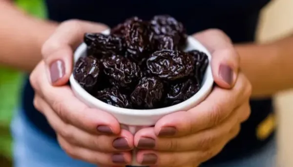 فوائد البرقوق المجفف للعظام والجهاز الهضمي
