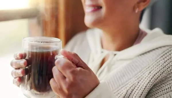 القهوة والشاي يحميان الدماغ من التدهور المعرفي