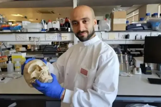 استكشف كيف يفتح الكيراتين الطبيعي المستخلص من الصوف آفاقاً جديدة في الطب المستدام، مقدماً حلاً فعالاً وآمناً لترميم العظام…