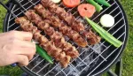 شواء اللحوم الآمن: دور العسل في التتبيلة الصحية